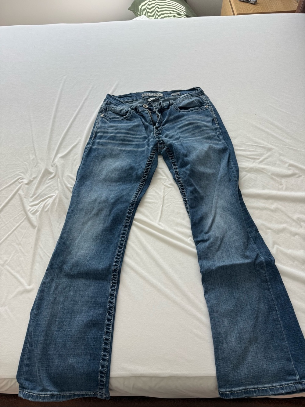 Buckle-Carter bootcut jeans. 32x32